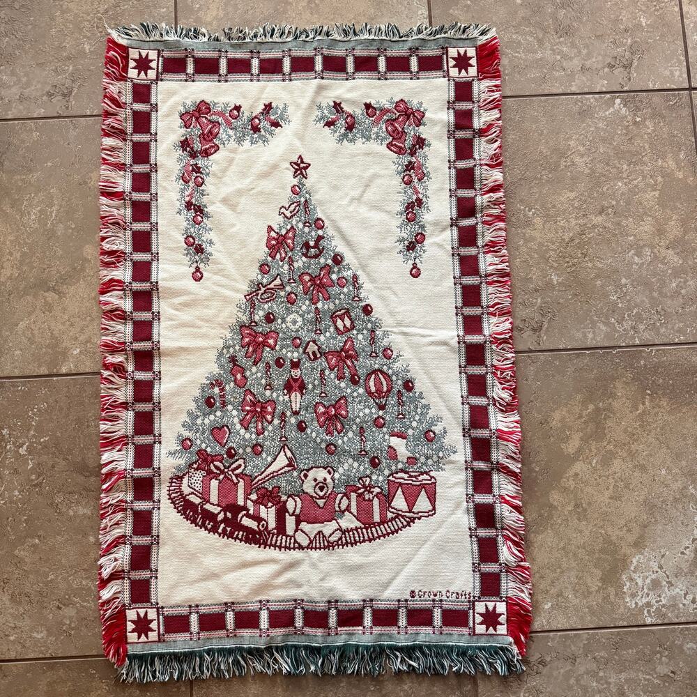 Vtg 90s Christmas wall hanging - woven tapestry Crown Crafts Christmas tree